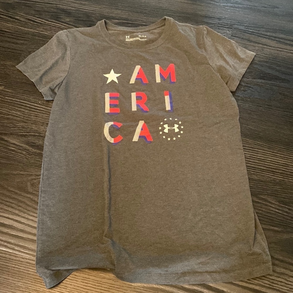 🍍UNDER ARMOUR AMERICA T SHIRT🍍SIZE MED🍍M-2